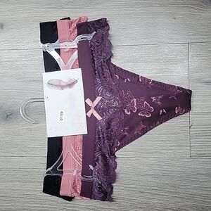 JESSICA SIMPSON THONGS.